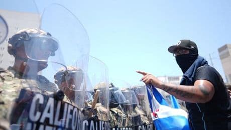 A Los Angeles, une nouvelle journée de tensions sous le regard de la garde nationale : « C’est du pur spectacle, de la provocation »
