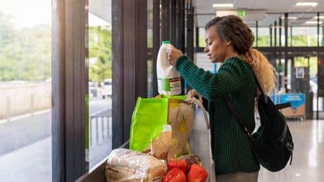 Store bread with common kitchen vegetable to 'keep it fresh for up to three weeks'