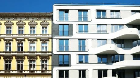 Interview: Höhere Zinsen und US-Zollchaos: Was ein Baufinanzierer jetzt Immobilienkäufern rät