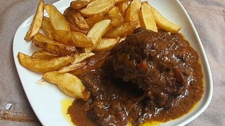 Reabre un clásico de Bilbao con la mejor barra de tortillas y pintxos para el hamaiketako