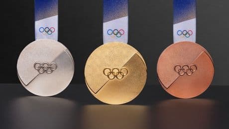 Olimpiadi 2026: a Venezia svelate le medaglie di Milano Cortina. Abodi: «Per la prima volta nella storia premi olimpici e paralimpici detassati»