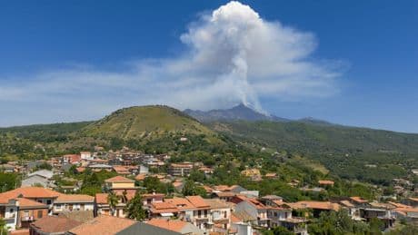 Tourists ignored warning signs before Mount Etna eruptions