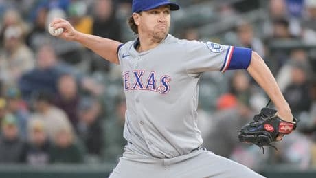 Jacob deGrom dialing it back in hopes of staying healthy this time