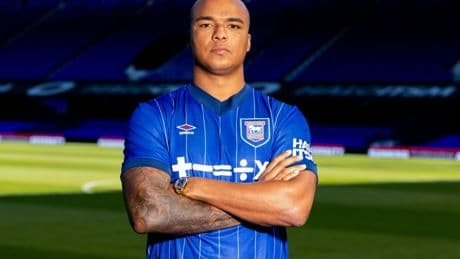 Premier League star reveals he was secretly a boxer as a kid as he throws support to heavyweight Fabio Wardley