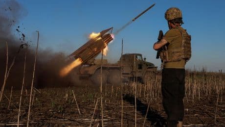 Guerre en Ukraine, jour 1154 : discussions à Londres, Paris accuse Moscou