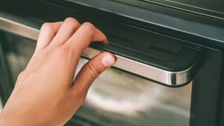 Fırınlardaki gizli düğme inatçı yağları sökmek içinmiş: Herkes habersiz