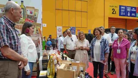 Başkan Ünlüce tarım fuarını ziyaret etti
