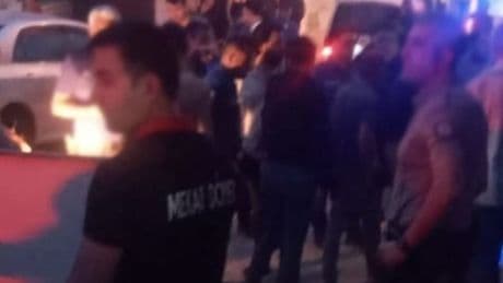 Bıçak ve satırlı kavga! 1 ölü, 2'si polis 6 yaralı