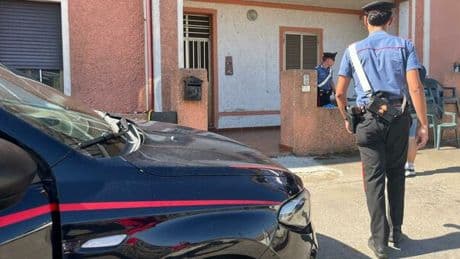 La Spezia, 54enne uccisa a coltellate dall'ex marito: lui aveva il divieto di avvicinamento. La donna lascia due figli