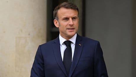 Fransa'da hükümet düştü... Yeni başbakanı Macron atayacak