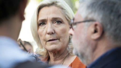 TVA sociale: une instauration «poussera» le RN à «voter une censure», met en garde Marine Le Pen