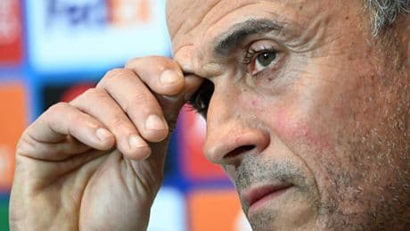 Paura per Luis Enrique: cade in bici e finisce in ospedale, sarà operato. Come sta il tecnico del Psg