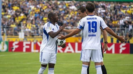 Schalke-Spieler offenbar von Fans beleidigt – und mit Gegenstand beworfen