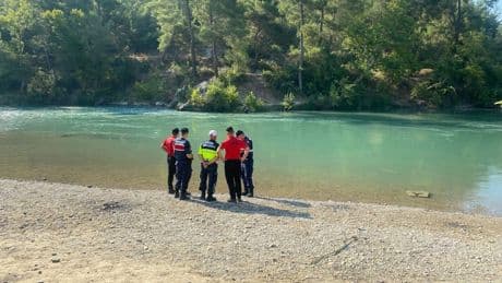 Antalya'da ırmakta akıntıya kapılan çocuk kayboldu