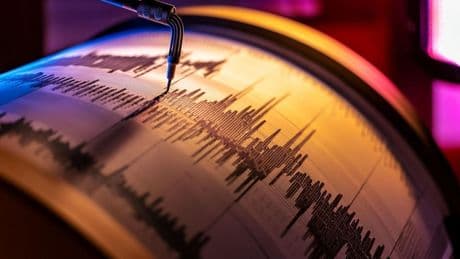 Endonezya'da 6,5 büyüklüğünde deprem