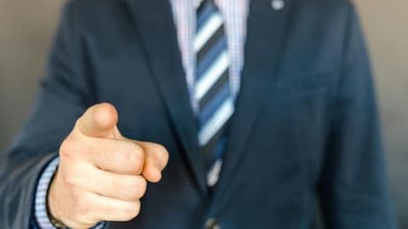 "Une compétence qui s'apprend": les conseils de nos experts RH pour affirmer son autorité au travail (sans devenir toxique)