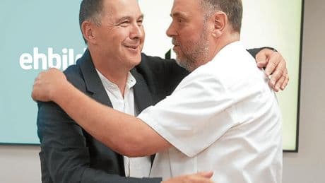Bildu asume el liderazgo de la mayoría plurinacional para evitar que caiga Sánchez