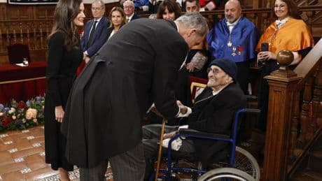 Álvaro Pombo recibe el Premio Cervantes: "Para alcanzar la grandeza en España, para superar la fragilidad, quizá tengamos todos que llegar a la profundidad y a la pobreza"