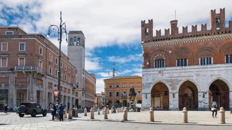 Plasencia, la bonita y elegante ciudad donde nació el diseñador Giorgio Armani