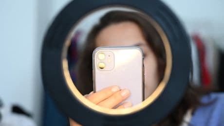 Verdacht auf Steuerbetrug: Deutsche Influencer sollen 300 Millionen Euro hinterzogen haben
