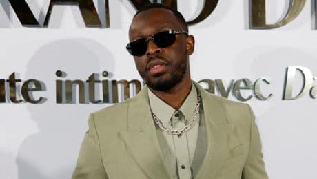 Le chanteur Dadju gifle un fan avant de monter sur scène à Fréjus