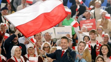 Poland: pro-EU candidate narrowly ahead in first round of presidential election