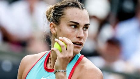 Ongeloof bij nummer 1 van de wereld Aryna Sabalenka om stoppen wedstrijd: ’Ze is gewoon aan het verliezen’