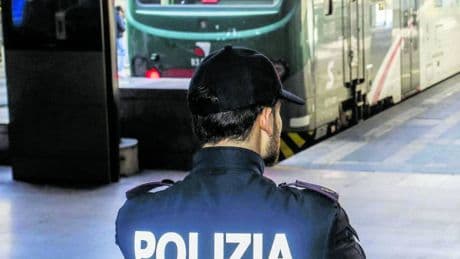 Rubano portafoglio a turista che le scopre, borseggiatrici in cella