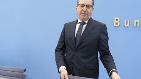 Politisch motivierte Kriminalität Dobrindt redet – aber liefert er auch?
