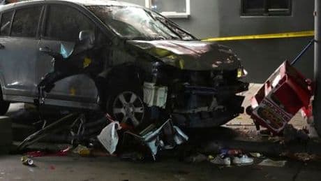 Auto fährt in Menschenmenge in Los Angeles