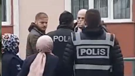 "Başımıza ne geldiyse kapalılar yüzünden geldi" diyen öğretmene beraat kararı
