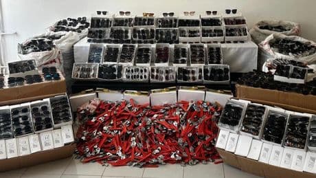 34 milyon TL'lik kaçak imitasyon gözlük ele geçirildi