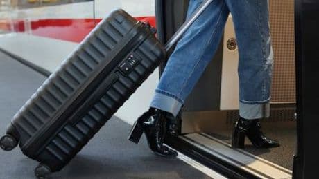Deutsche Bahn: Erster stufenloser ICE erhält Zulassung: Bahn kündigt Einsatz ab Mitte Dezember an