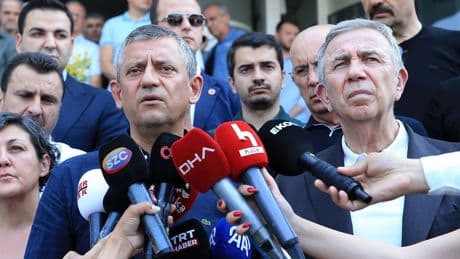 Özgür Özel'den Ferdi Zeyrek'in sağlık durumu hakkında açıklama