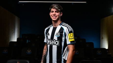 Premier Lig devine yıldızını bedavaya kaptıran Malaga'da yönetime tepki yağıyor: Saf mısınız siz!