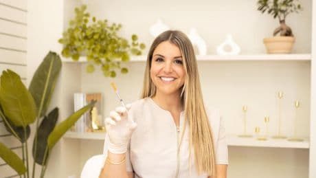 Marta Giménez, experta en dermocosmética: “Las ceramidas y el ácido hialurónico son un salvavidas tras la exposición solar. Ambos ingredientes activos cumplen la misión de nutrir en profundidad”