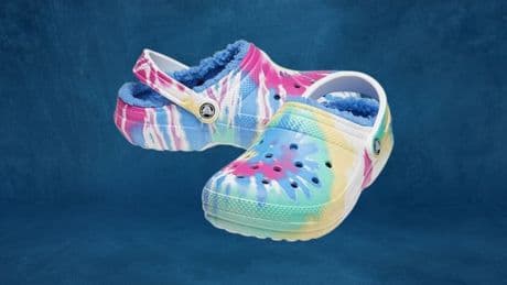 Crocs s'inquiète d'une chute de ses ventes à cause des Américains "qui ne vont pas dans les magasins" et les droits de douane risquent d'aggraver la situation