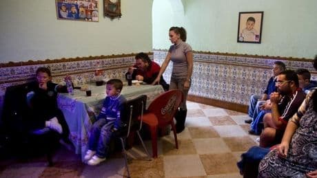 Todos bajo el mismo techo: los altos precios disparan las casas con más de dos familias