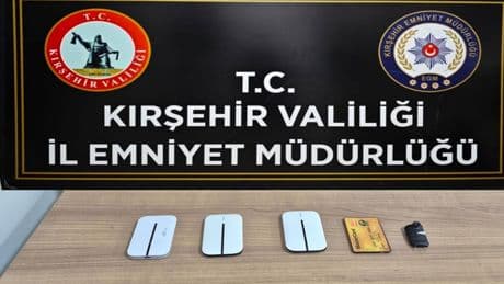 Kırşehir'de 2 kişi ehliyet sınavında düzenekle kopya çekerken yakalandılar