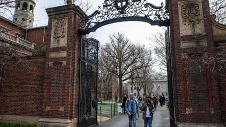 Aux Etats-Unis, l’administration Trump va reprendre la collecte des dettes étudiantes impayées dès le mois de mai
