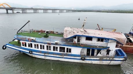 Overlevende gekapseisde boot Vietnam: 'We vroegen kapitein terug te keren'