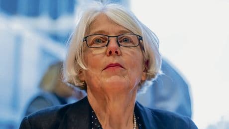 Maskenaffäre | Die Frau, die Spahn die Maske abzog