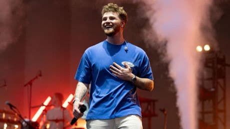 Alex Warren, One Of 2025’s Breakout Acts, Scores His First No. 1
