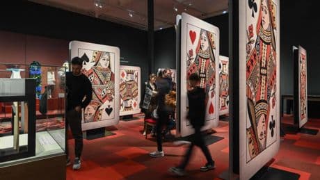 Dinosaurios de la Patagonia y la magia de la 'Alicia' de Lewis Carroll, en Caixaforum València