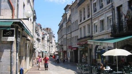 Ils ont 42.600 euros de côté en moyenne, ils en avaient 107.000 en 2016: pourquoi les patrons de TPE se sont  appauvris en 10 ans