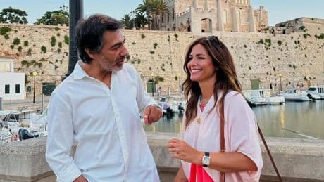 La encantadora localidad portuaria de Menorca donde Nuria Roca y Juan del Val se refugian en verano: una joya del Mediterráneo con toques señoriales y mucha historia