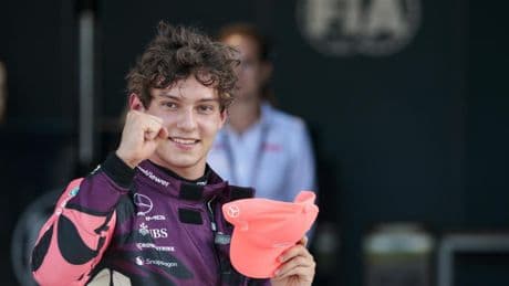 Kimi Antonelli, el más joven de siempre en salir primero en la F1: "La última vuelta ha sido un vueltón"