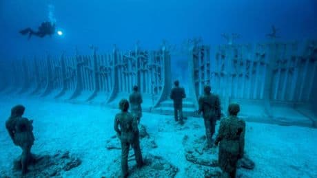 Bucear para visitar el Museo Atlántico de Lanzarote