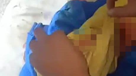 İzmir'de çatıya terk edilen yeni doğmuş bebek hayatını kaybetti