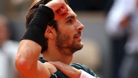 Musett&igrave;, c&rsquo;est magnifique: la racchetta a 4 anni, l'idolo Federer, il rovescio a una mano